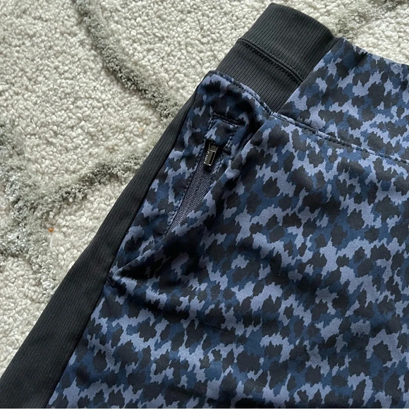 Athleta shorts Brooklyn Printed Lightweight Navy black athletic high rise 0 - Picture 4 of 9